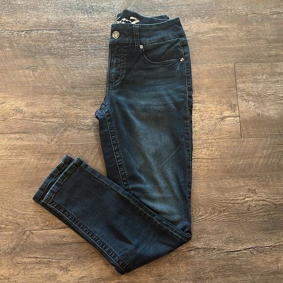 Seven7 10 Tummyless Darkwash Non-Distressed Skinny Jean - Picture 1 of 10